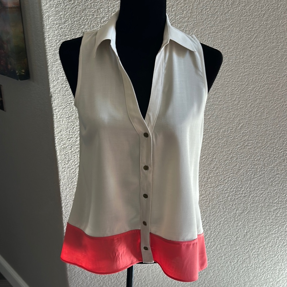 IZ Byer size small button up top